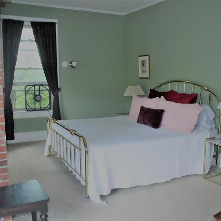 سارانك ليك Franklin Manor Bed And Breakfast المظهر الخارجي الصورة