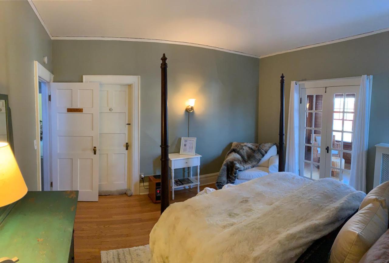 سارانك ليك Franklin Manor Bed And Breakfast المظهر الخارجي الصورة