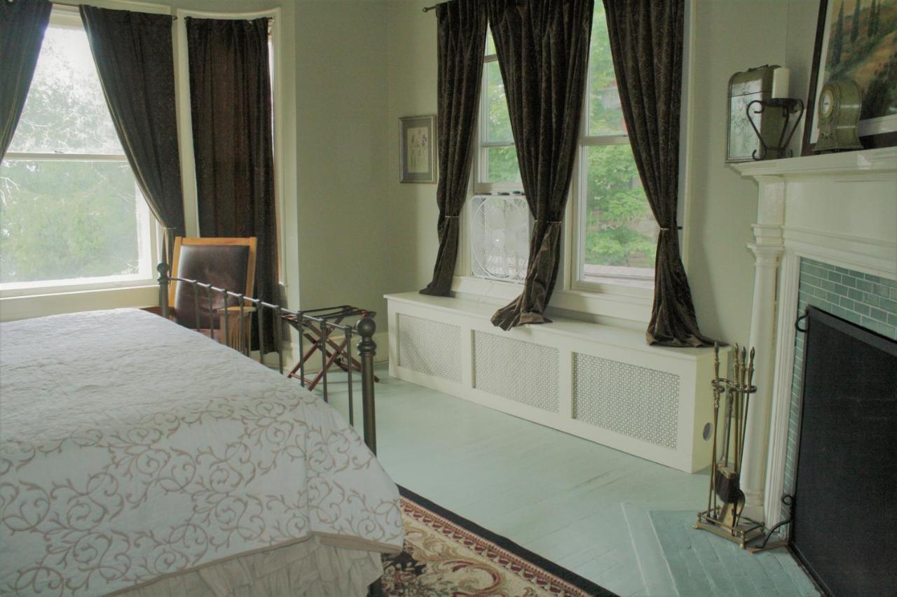 سارانك ليك Franklin Manor Bed And Breakfast المظهر الخارجي الصورة