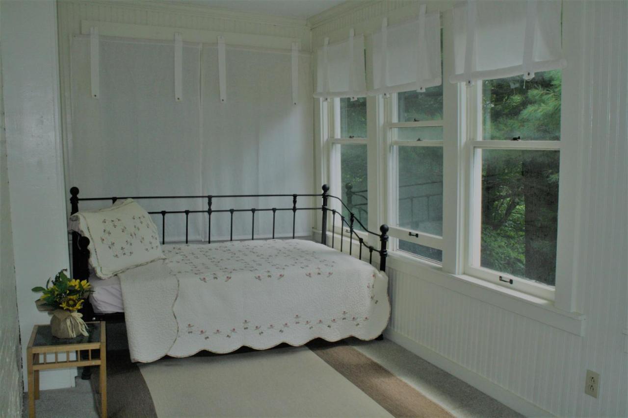 سارانك ليك Franklin Manor Bed And Breakfast المظهر الخارجي الصورة