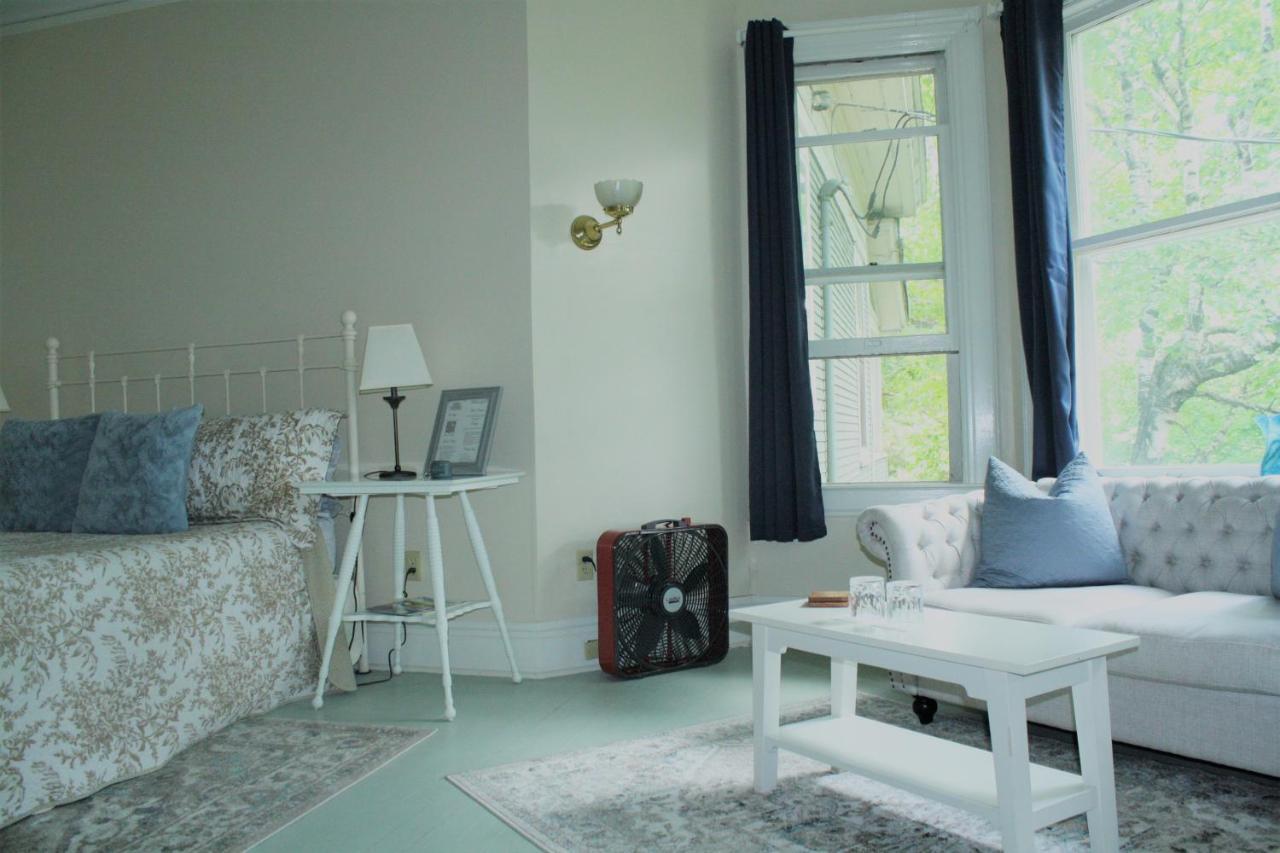 سارانك ليك Franklin Manor Bed And Breakfast المظهر الخارجي الصورة